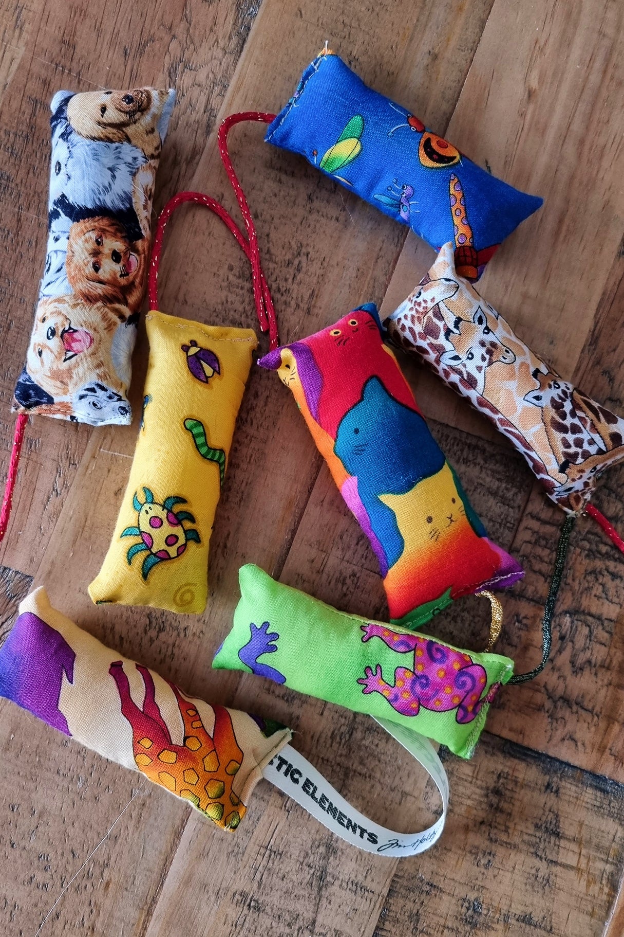 Containing maximum strength catnip, our handmade toy pillows are perfect for stimulation, chasing and pouncing